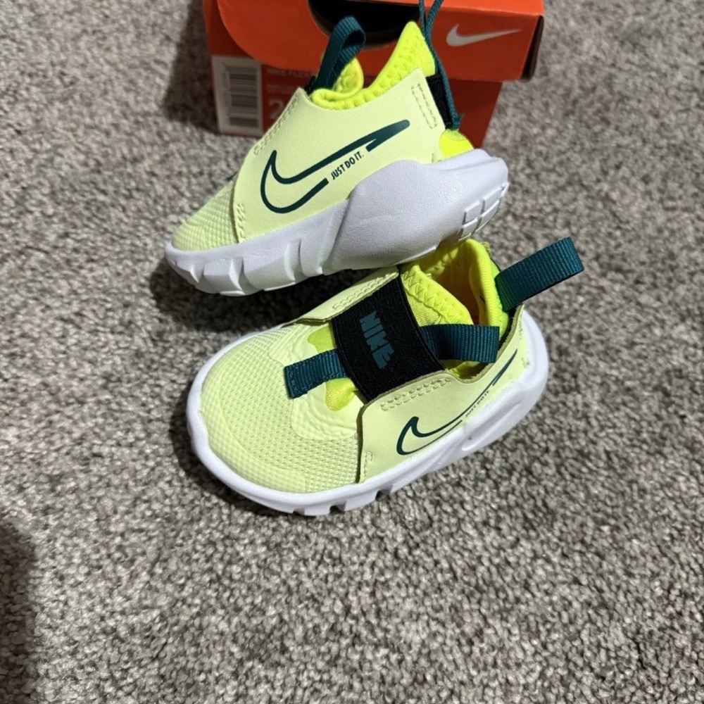 Nike Green and White Sneakers with Modern Cushioning